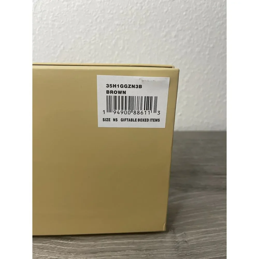 NWT Michael Kors Giftable Boxed Set - Jet Set Travel Coin Pouch & AirPods Case